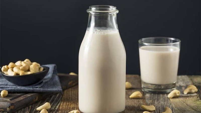 Sữa hạt điều có công thức làm sữa khá đơn giản có thể Mix chung với nhiều loại hạt khác
