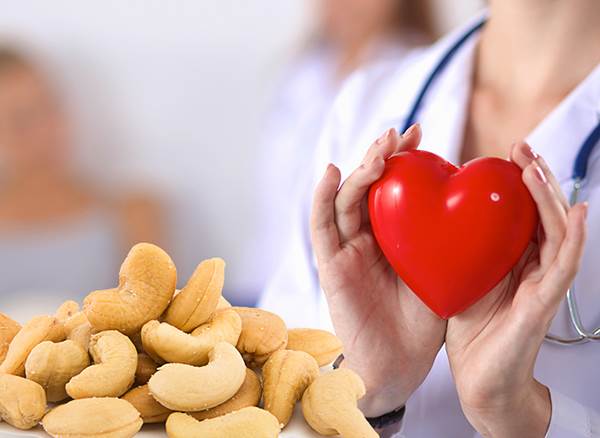 Khi sử dụng nhiều sẽ làm tăng lượng natri trong cơ thể tăng cao dễ gây nguy hiểm cho sức khỏe của bạn vì nó có thể làm tăng huyết áp và làm phát sinh các vấn đề tim mạch.