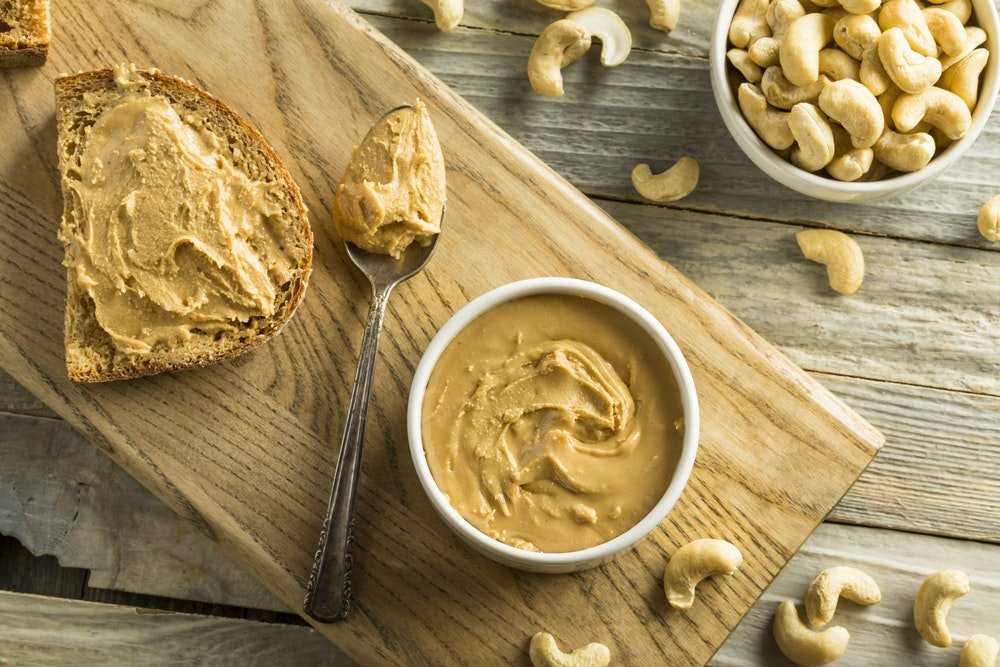 Cashew butter (English: cashew nut butter,cashew cheese) is a delicious butter with extremely high nutritional value loved by many countries around the world.